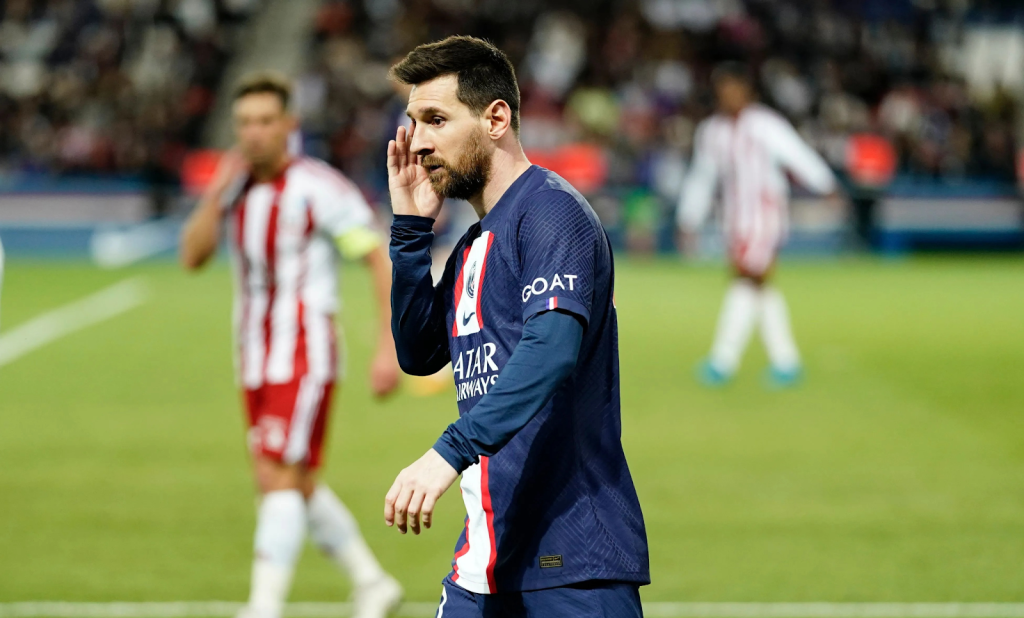 “Bọ chét” Lionel Messi