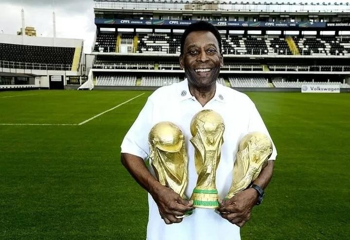 Cầu thủ giỏi nhất thế giới là ai còn tùy vào cách nhìn nhận của mỗi người, nhưng Vua bóng đá chỉ có một, đó là Pele