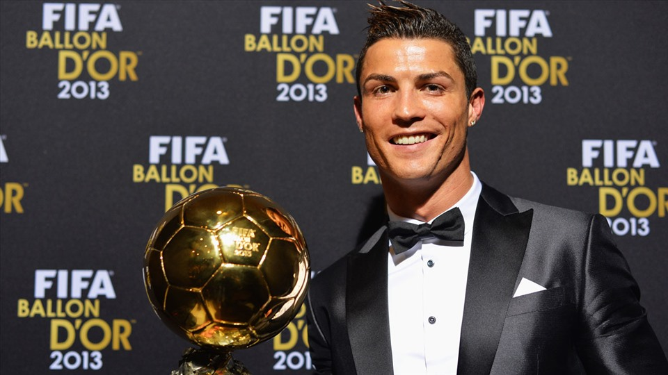 Cầu thủ nhiều bàn thắng nhất thế giới hiện nay là Cristiano Ronaldo 